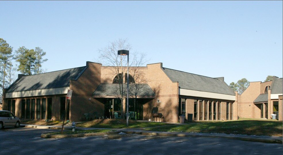 More Photos Of 2201 E Parham Rd, Henrico Unknown For Lease
