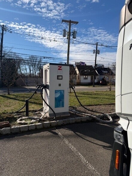 More Photos Of 207 W Central Ave, Maywood Auto Repair For Lease