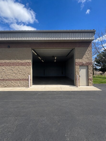 More Photos Of W5037 Amy Ave, Kaukauna Service For Lease