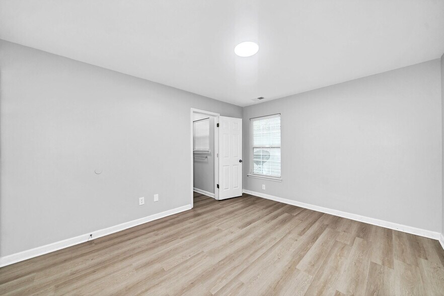 More Photos Of 300 Stonehaven Cir, Cartersville Apartments For Sale