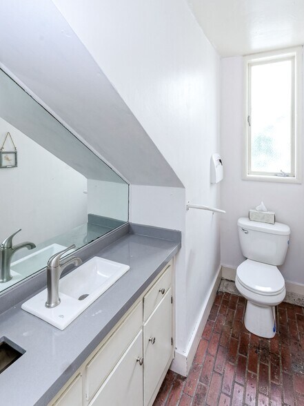 More Photos Of 2944 Webster St, Oakland Office For Sale