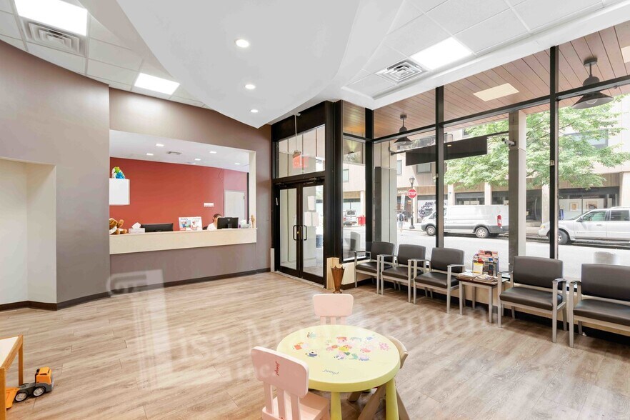 More Photos Of 520 Main St, New York Apartments For Lease
