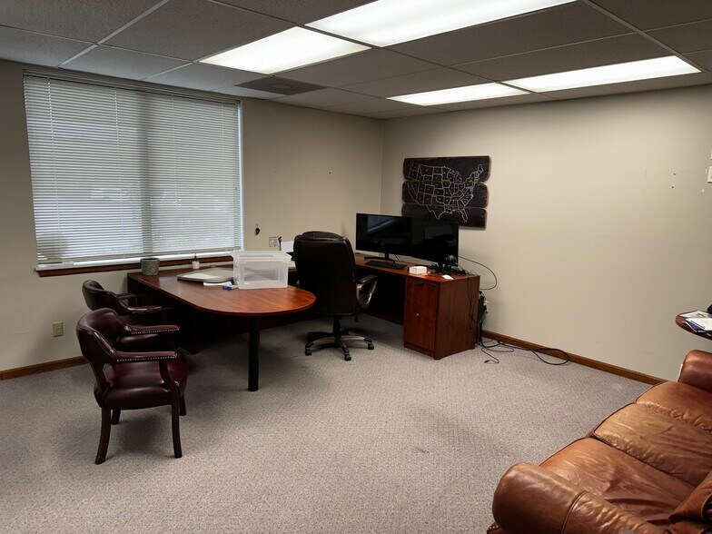 More Photos Of 4228 S Hocker Dr, Independence Office For Sale