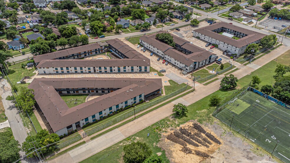 More Photos Of 3706 W 8th St, Dallas Apartments For Sale