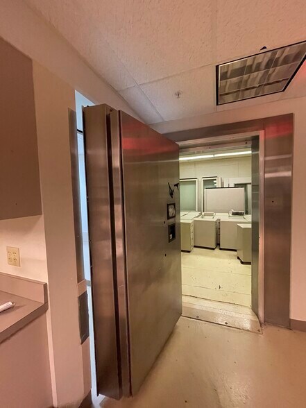 More Photos Of 633 Wayne Ave, Dayton Freestanding For Sale