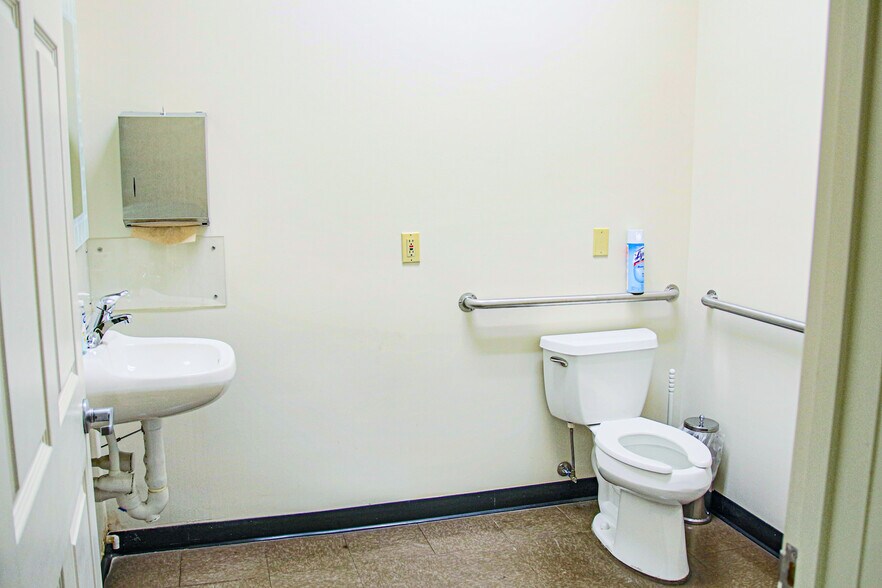 More Photos Of 1257 Sweeten Creek Rd, Asheville Office For Lease
