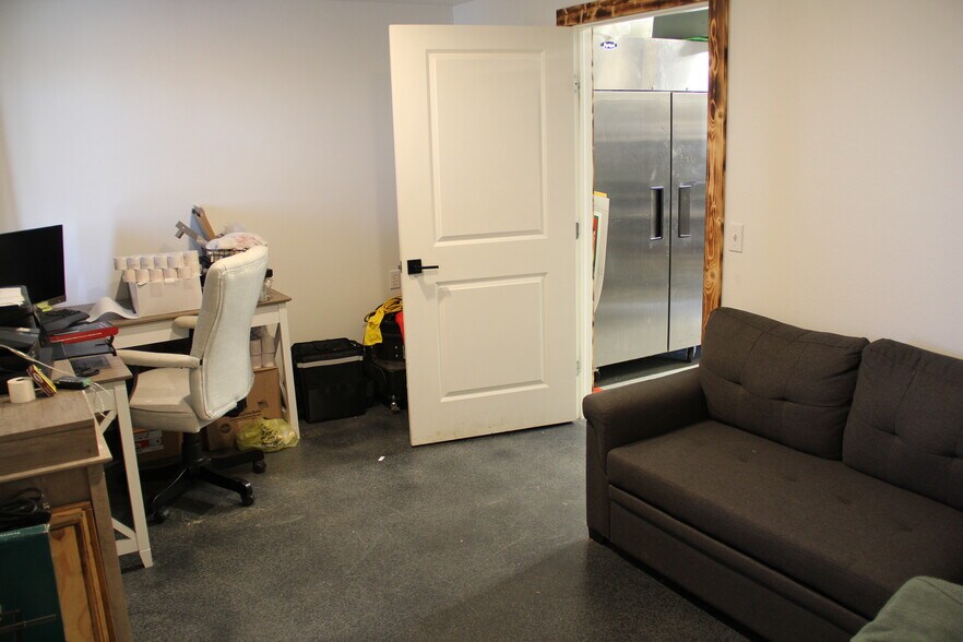 More Photos Of 311 9th st, Green Forest Flex For Sale