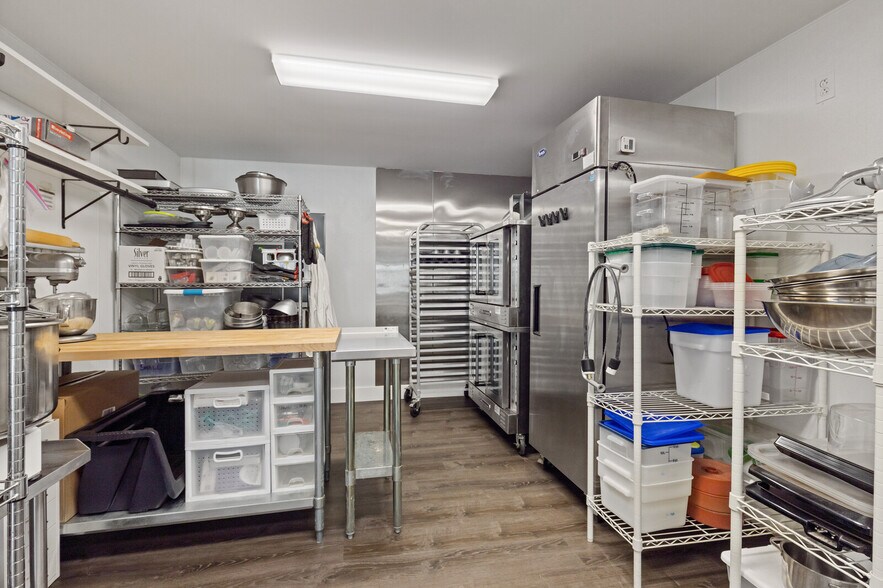 More Photos Of 205 W Main St, Liberty Restaurant For Sale