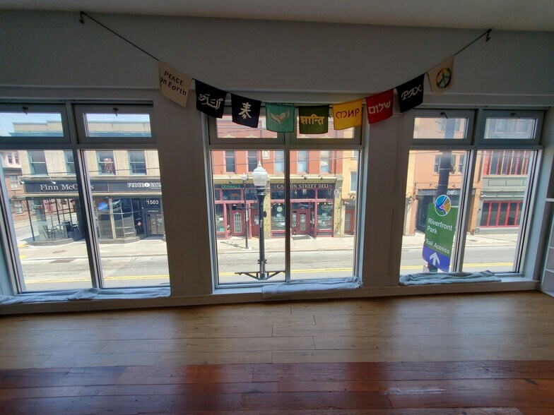 More Photos Of 1506 E Carson St, Pittsburgh General Retail For Sale