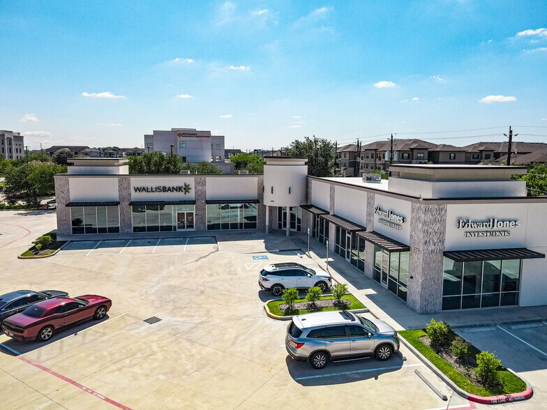 More Photos Of 4805 E Sam Houston Pky S, Pasadena Office For Sale