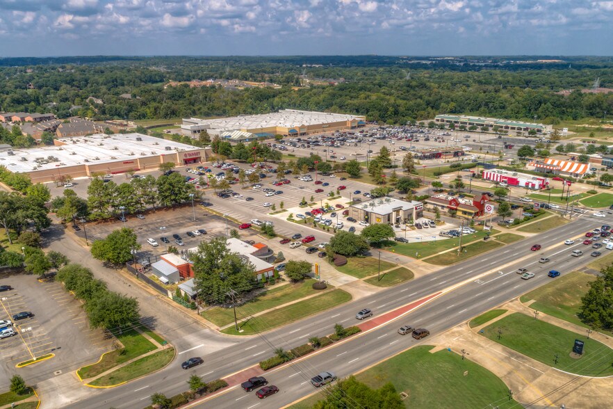 More Photos Of 6995 S Broadway Ave, Tyler Restaurant For Lease