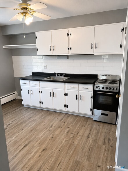More Photos Of 18 Sherman St, Hartford Apartments For Sale