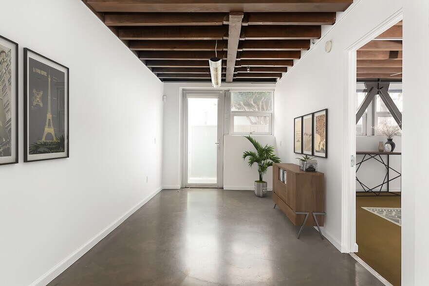 More Photos Of 2100 Abbot Kinney Blvd, Venice Office For Lease
