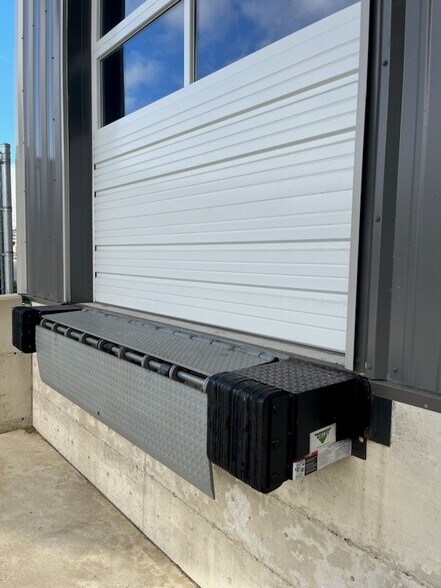 More Photos Of 1400-1442 W Smith Rd, Ferndale Industrial For Sale