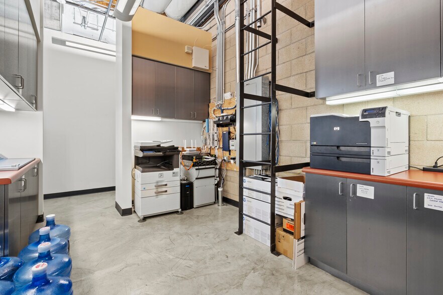 More Photos Of 8911 Research Dr, Irvine Office For Lease