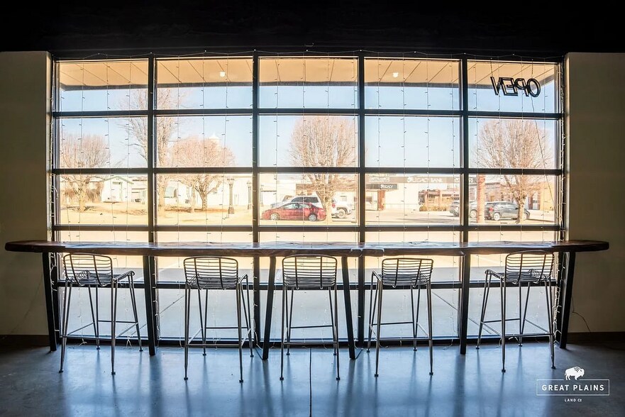 More Photos Of 204 S Broadway Ave, Hinton Storefront Retail Office For Sale