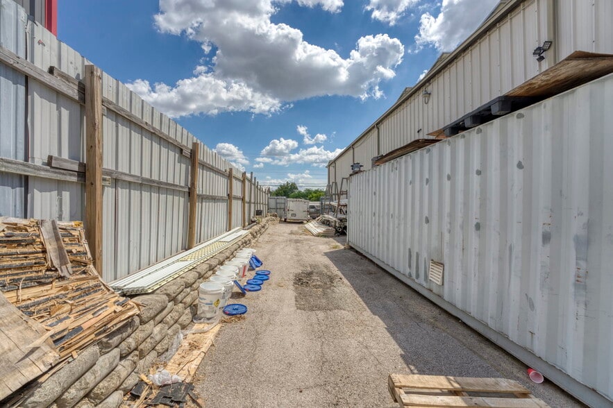 More Photos Of 900 McPhaul, Austin Warehouse For Sale