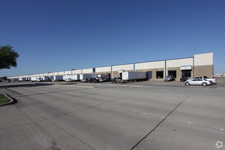 More Photos Of 1401-1815 Kelly Blvd, Carrollton Distribution For Lease