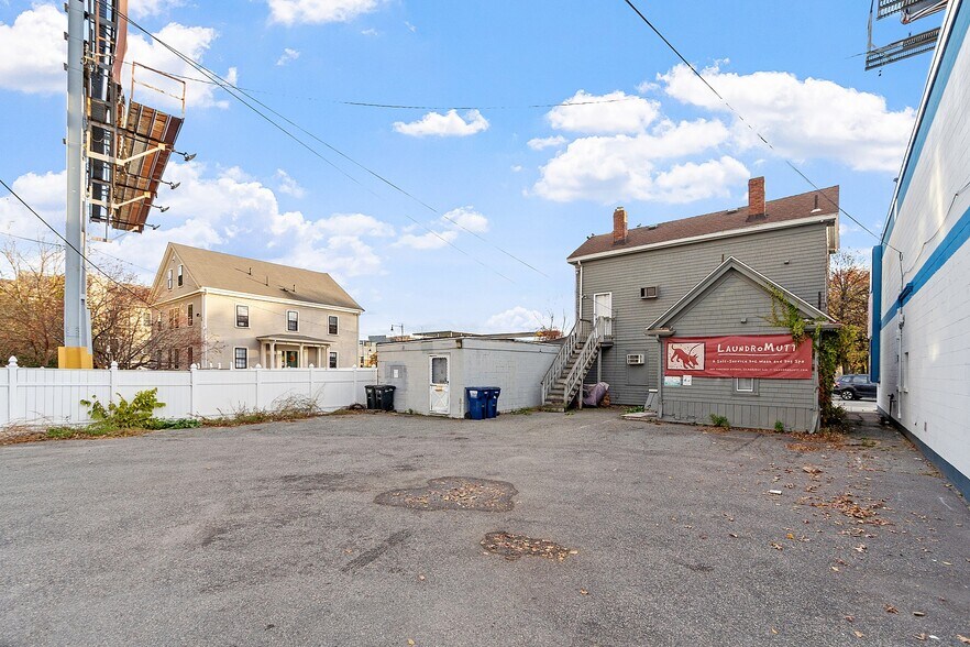 More Photos Of 489 Concord Ave, Cambridge Veterinarian Kennel For Sale