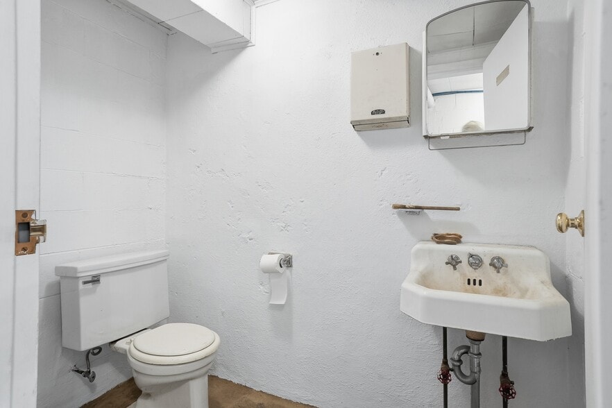 More Photos Of 10 Chesapeake St, Lyndora Apartments For Sale