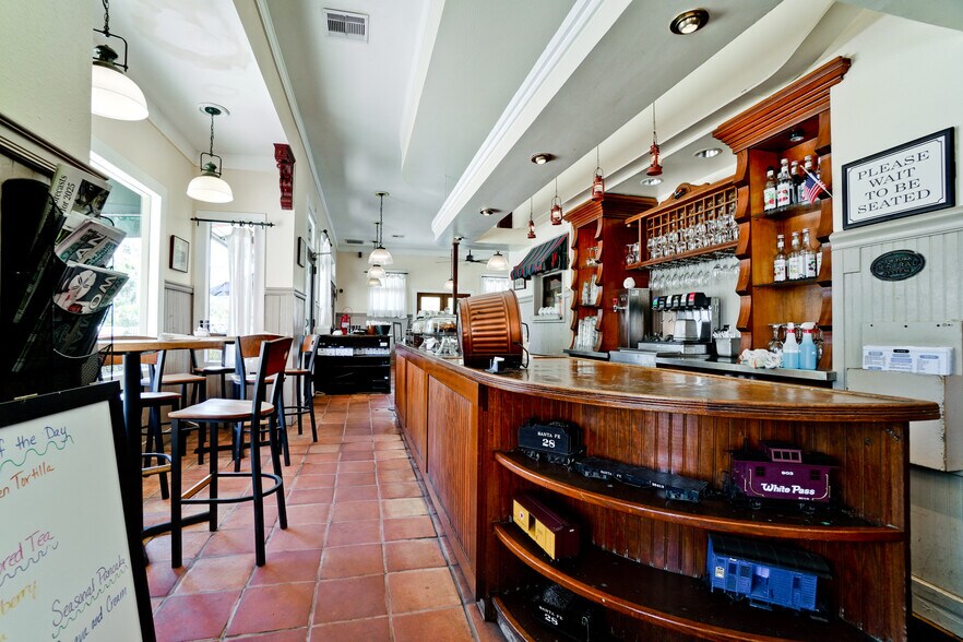 More Photos Of 1503 4th St, Sarasota Restaurant For Lease