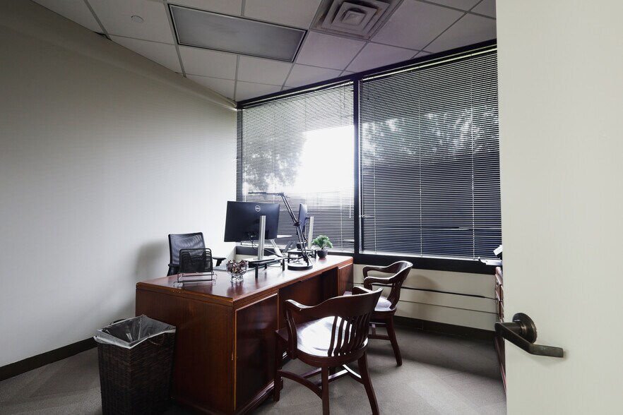 More Photos Of 4000 Garth Rd, Baytown Medical For Sale