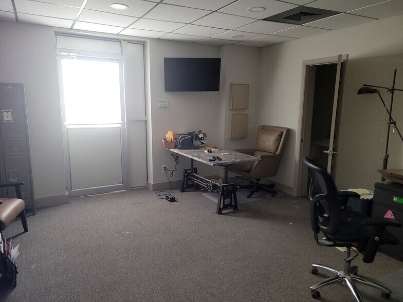 More Photos Of 23600 Lakeland Blvd, Euclid Warehouse For Lease