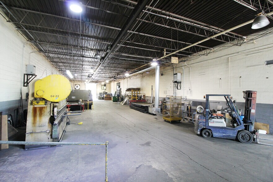 More Photos Of 703 1st Ave N, Lewisburg Warehouse For Lease