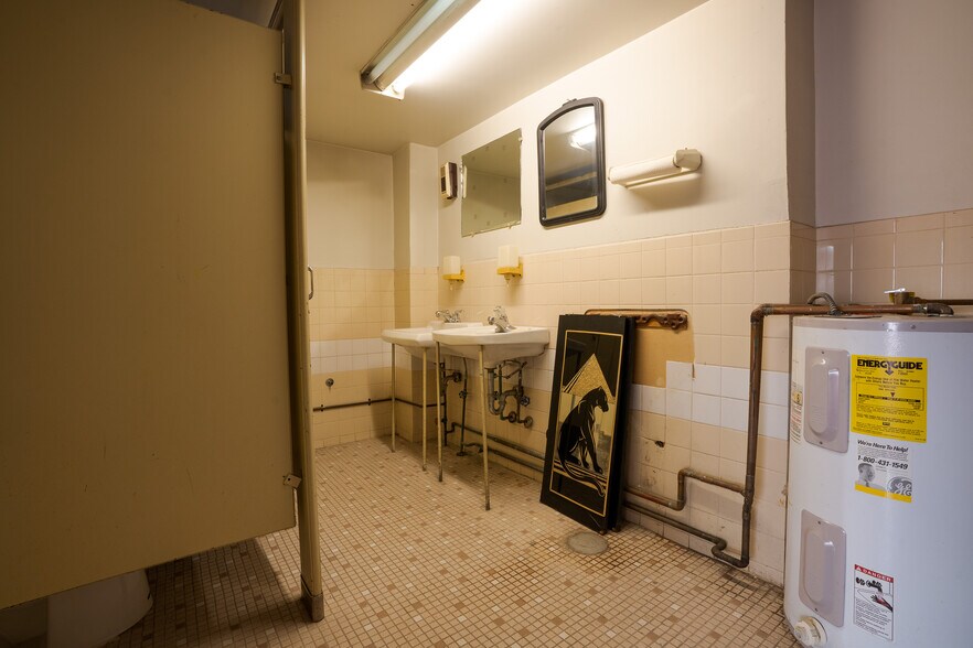 More Photos Of 1105-1107 N Broadway, Baltimore Specialty For Sale