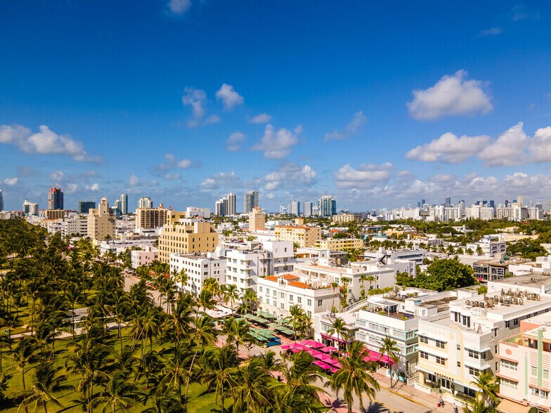 More Photos Of 1390 Ocean Dr, Miami Beach Restaurant For Lease