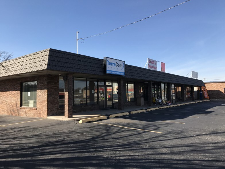 More Photos Of 1501-1511 N Rockwell Ave, Oklahoma City Storefront Retail Office For Lease