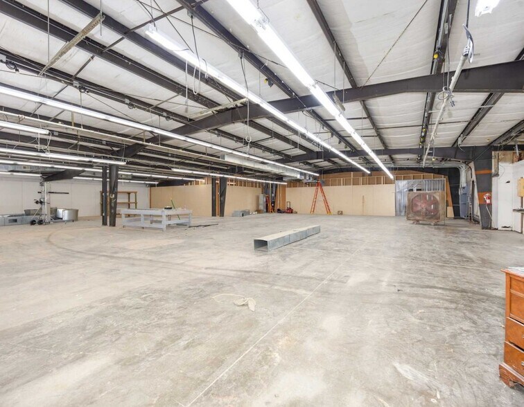 More Photos Of 105 Todd Ct, Thomasville Warehouse For Lease