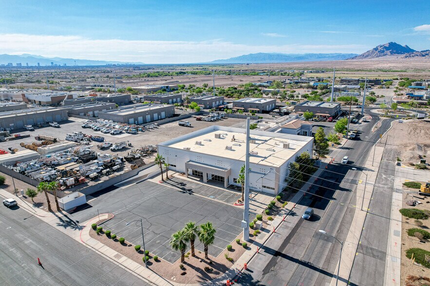 More Photos Of 200 Sunpac Ave, Henderson Warehouse For Sale