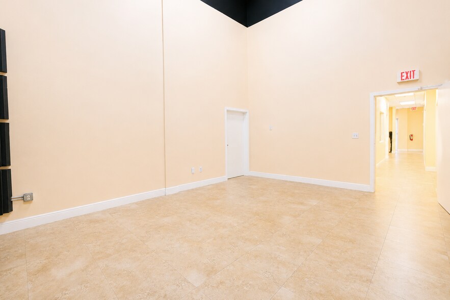 More Photos Of 20841 Johnson St, Pembroke Pines Warehouse For Lease