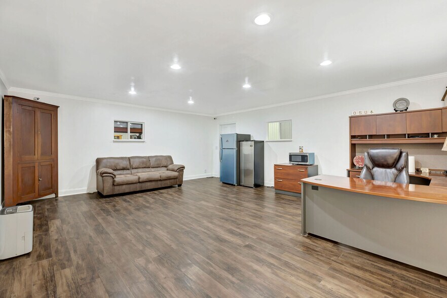 More Photos Of 7754 S State Route 73, Wilmington Flex For Sale