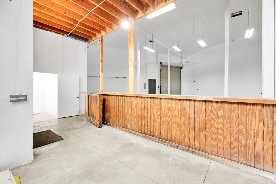 More Photos Of 4931 Venice Blvd, Los Angeles Storefront For Lease