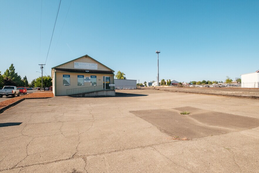 More Photos Of 500 Queen Ave SW, Albany Service For Sale
