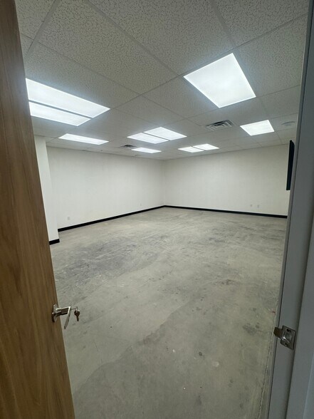 More Photos Of 5750 DENALI Ln, Caliente Manufacturing For Sale