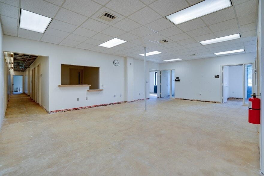 More Photos Of 275 Portsmouth Ave, Stratham Light Manufacturing For Sale