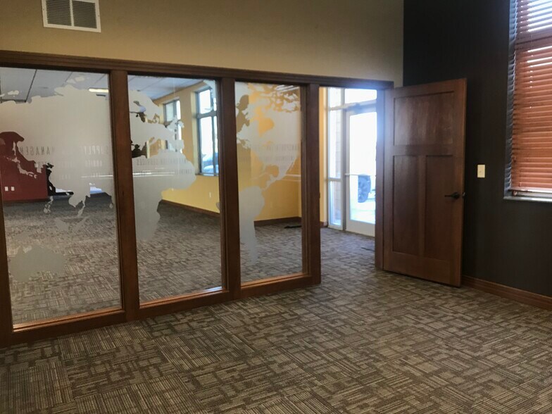 More Photos Of 5117 S Crossing Pl, Sioux Falls Office For Lease