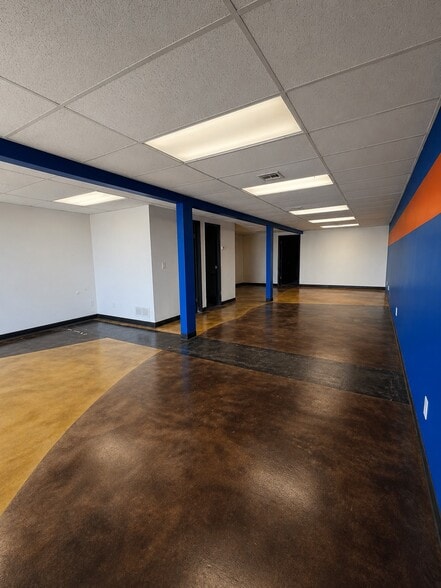 More Photos Of 3601 W Harry St, Wichita Flex For Lease