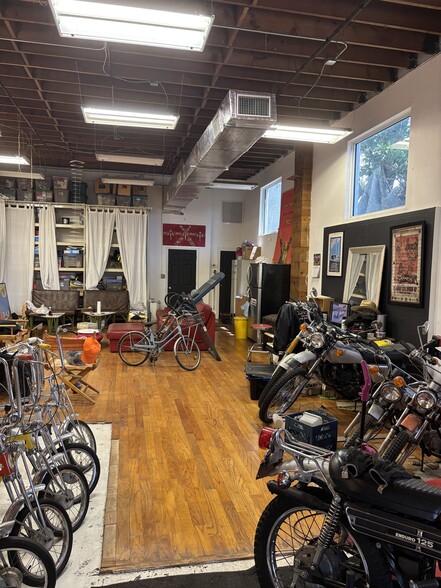 More Photos Of 1950 Grant St, Hollywood Warehouse For Sale