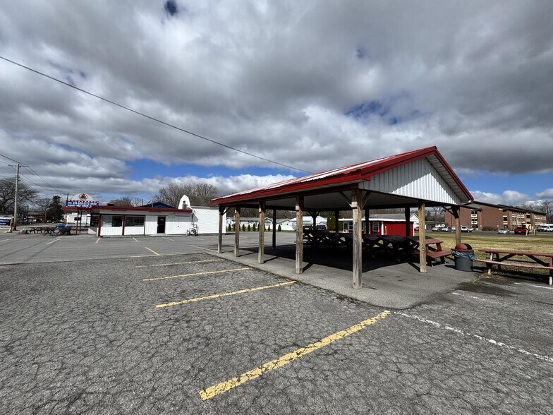 More Photos Of 365 E Main St, Waterloo Township General Retail For Sale