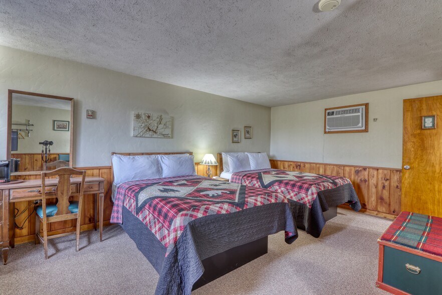 More Photos Of 10429 State Road 27, Hayward Hotel For Sale