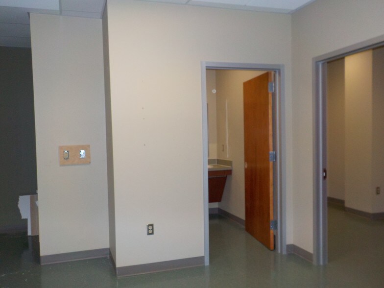 More Photos Of 5700 N Exp 77/83, Brownsville Medical For Lease