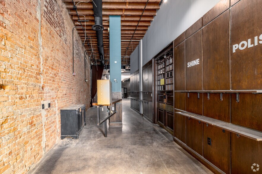 More Photos Of 221 S Tryon St, Charlotte Storefront Retail Office For Sale