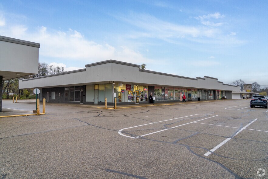 More Photos Of 1100-1128 Bristol St, Elkhart Freestanding For Sale