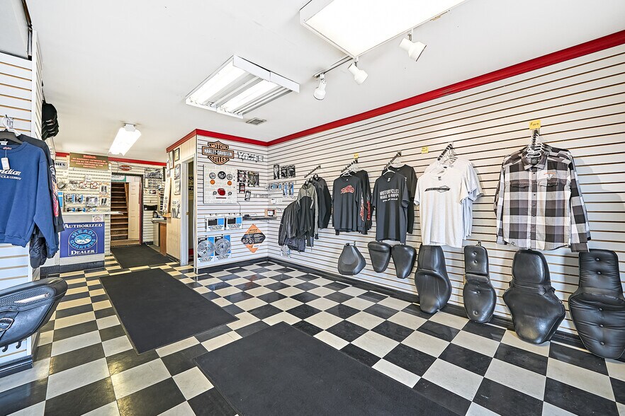 More Photos Of 287 Dean Ave, Oshawa Freestanding For Sale