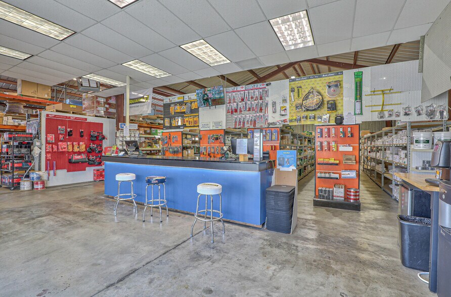 More Photos Of 50 Chamberlain St, Salinas Warehouse For Sale