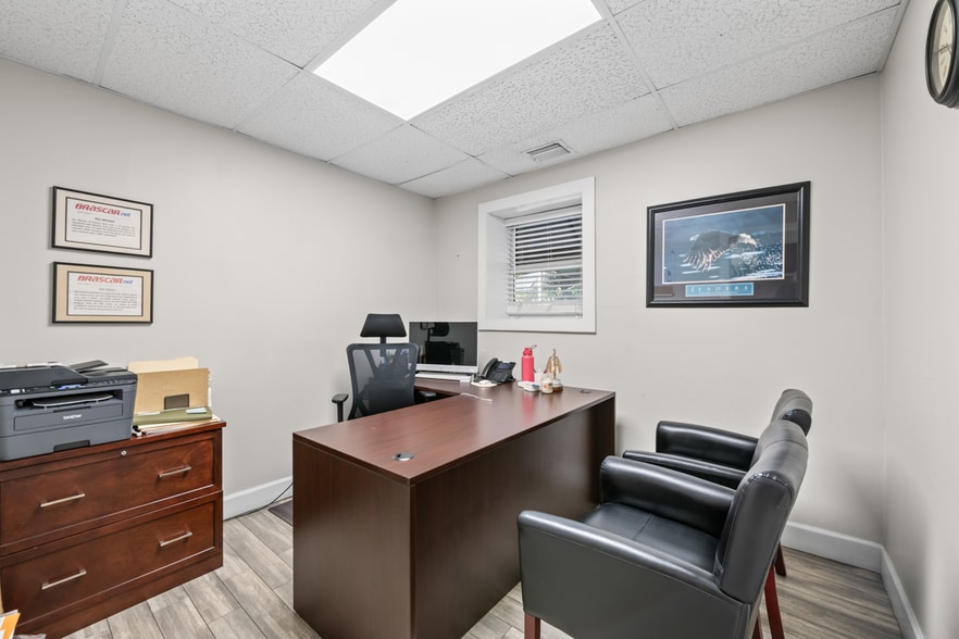 More Photos Of 4521 N Federal Hwy, Pompano Beach Auto Dealership For Sale